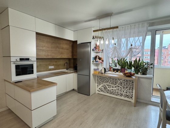 2-кімнатна квартира, 9 поверх, цегляний будинок район моноліт Чорноморськ