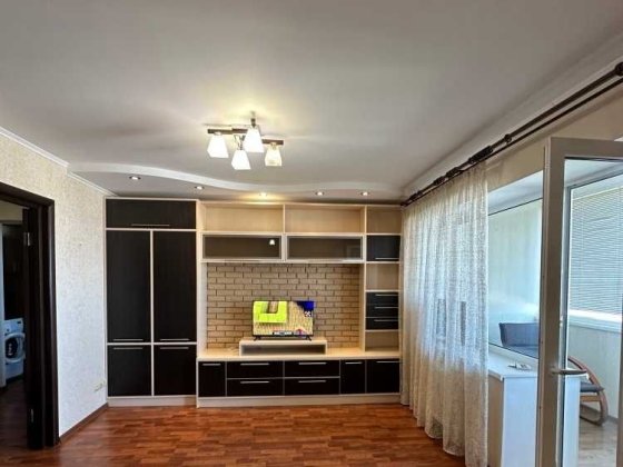 Продаж великої однокімнатної квартири на вулиці Захисників України Черноморск