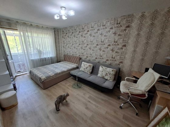 Квартира на другому поверсі з просторою кухнею, мебелю, технікою Черноморск