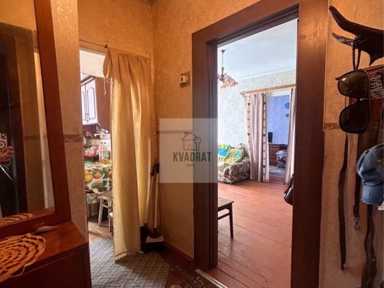 Продам 2-х кімнатну квартиру з гаражем в центрі міста Каменец-Подольский