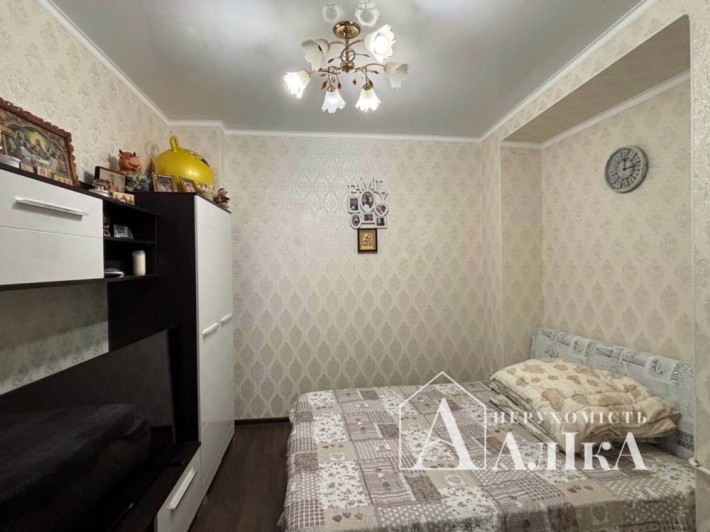 Продам 2-кімнатну секцію з ремонтом і меблями в центрі! - фото 1