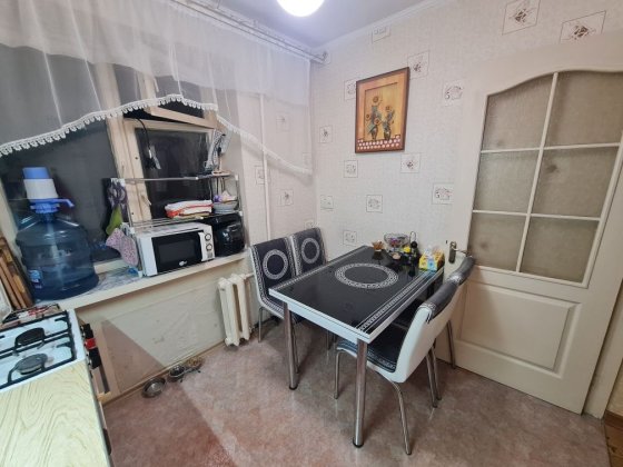 Продам ВЕЛИКУ квартиру в центрі Чорноморськ