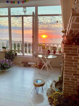 Продам 1к.кв. с большой кухней-студией и видом на море в г. Черноморск - фото 1