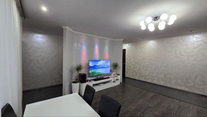 Продам Шикарную 3 ком. 117 кв.м. 3эКаменское левый берег Кирпичный Дом - фото 1