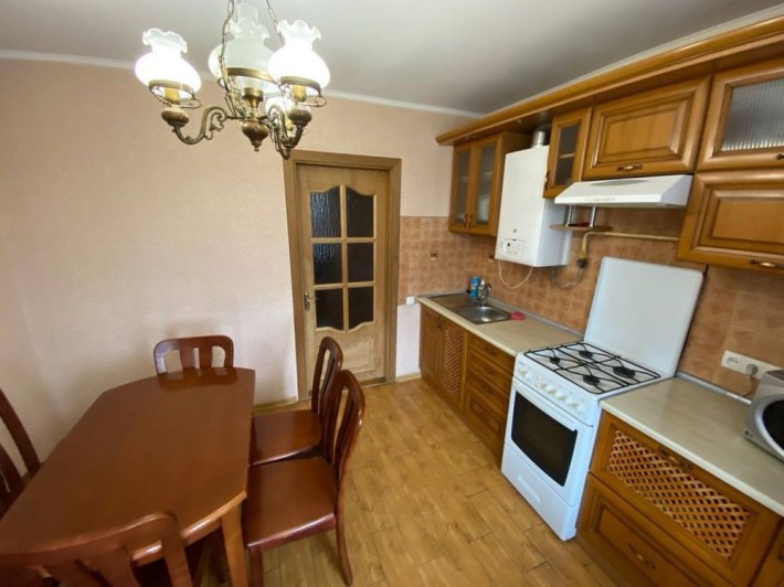 Продається трьохкімнатна квартира - фото 1