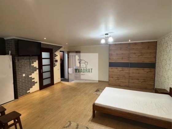 Продам 1-кімнатну квартиру з готовим ремонтом та меблями Каменец-Подольский