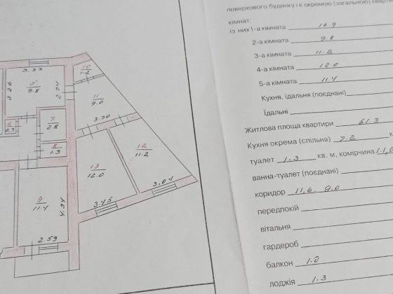 Продам п'ятикімнатну квартиру з ремонтом ,індивідуальне опалення Кам'янець-Подільський