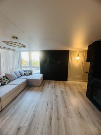 Продам 2-комнатную квартиру с авторским  ремонтом - фото 1