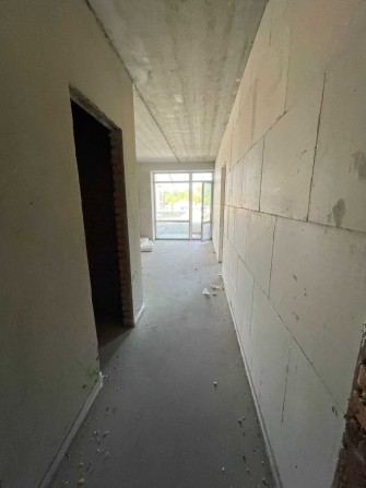 Велика євродвкімнатна квартира, 40м2, газ, мінімальне оформлення - фото 1