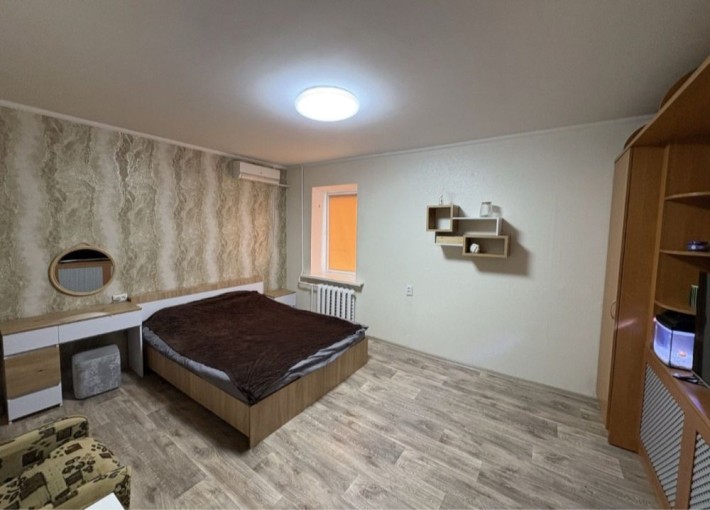 Затишна квартира з великою лоджією - фото 1