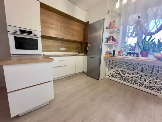 Простора 2 кімнатна квартира з меблями та побутовою технікою Чорноморськ