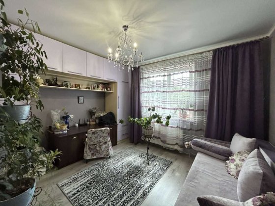 Продаю 3-х кімнатну квартиру біля міського озера м.Коломия Коломия