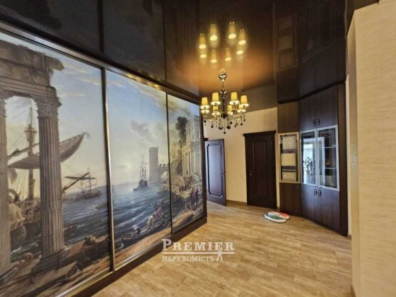 2-кімнатна квартира з ремонтом і меблями, кухня-студія Черноморск