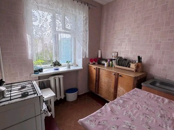 Продам 3х кімнатну квартиру. Р-н Черемушек (44 магазин). Коростень