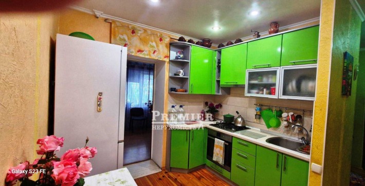 У продажу 3 кімн. квартира у м. Чорноморськ - фото 1