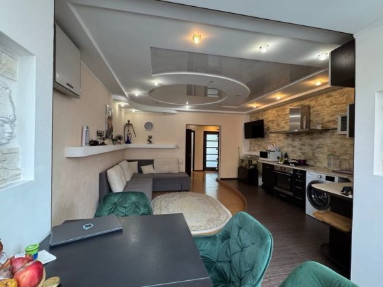 Даокімнатна каартира з просторою кухнею-студією біля моря Чорноморськ