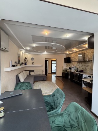 Продам 2к.квартиру Монолит Море через дорогу - фото 1