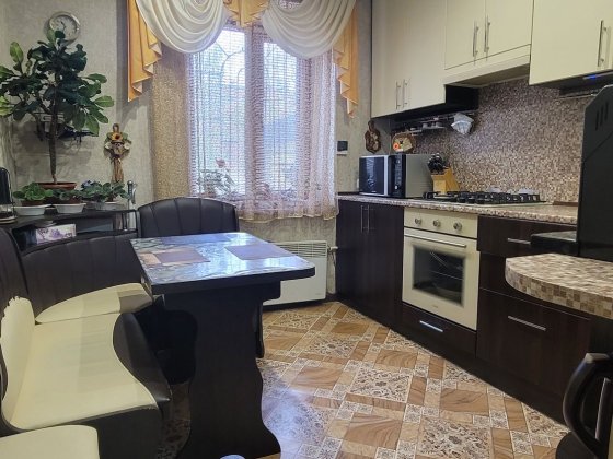 Продам 3х кімнатну квартиру. Марганец