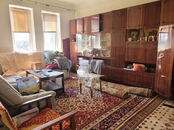Продам 2-во кімнатну високогабаритну. Марганец