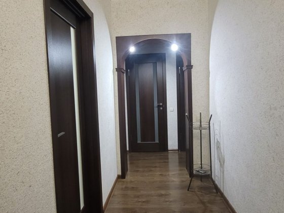 Продам 2-во кімнатну,центр міста. Марганець