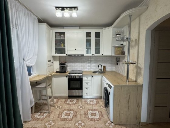 Продам З-х кімнтатну квартиру зі землею поряд Миргород