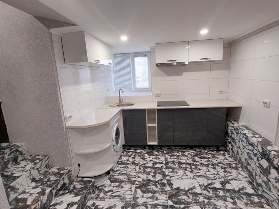 Продам 1-кімнатну квартиру. Вул.Київська,8. Могилев-Подольский