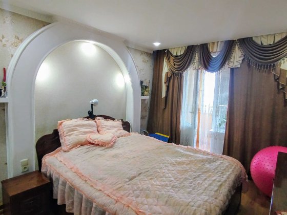 Продається трикімнатна квартира в центрі міста Могилев-Подольский