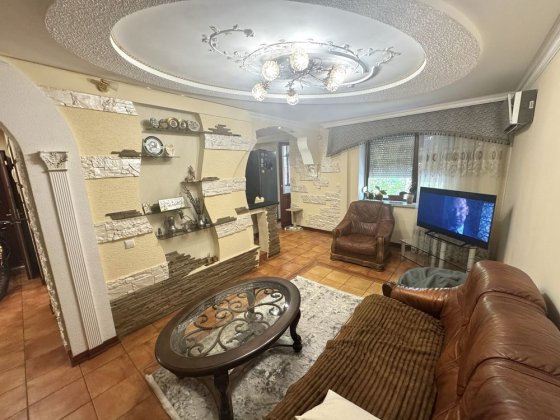 Квартира 3 кімнптна 2 поверх цегла Росвигово Мукачево