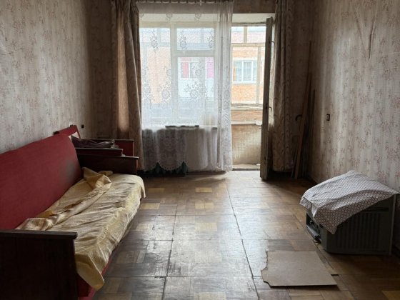 Продаж 3-х кімнатна біля центру під ремонт Нежин