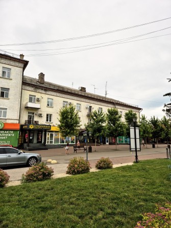 Ціна знижена!!! 2х кімнатна квартира в самому центрі міста - фото 1