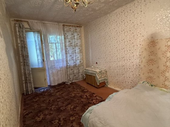 Продається 4 кімнатна світла квартира в р-ні Росвигово Мукачево