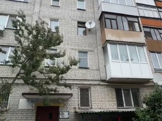 Продається трьохкімнатна квартира Звягель