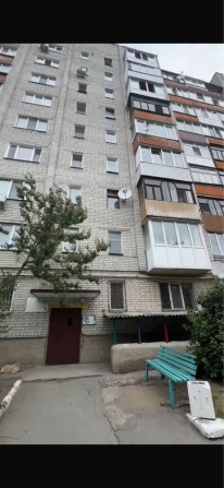 Продається трьохкімнатна квартира - фото 1