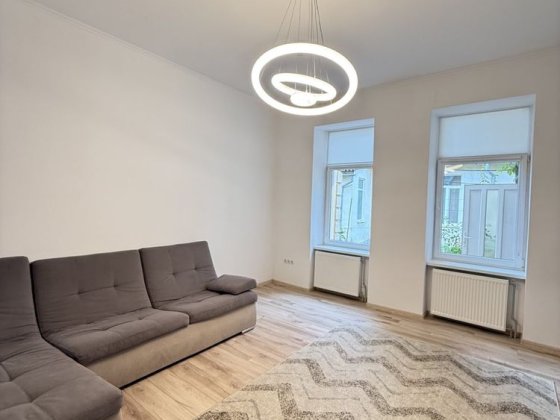 Продаж 2 поверхової квартири в центрі міста Мукачеве