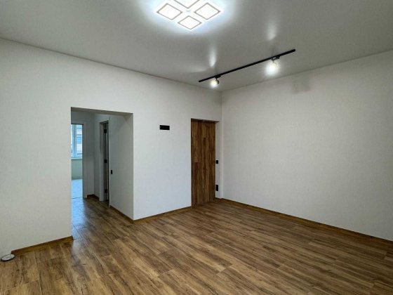 Продається 2-кімнатна з ремонтом Мукачево