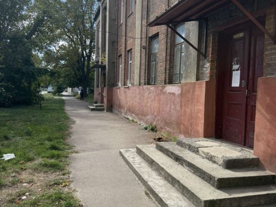 Продається простора фасадна квартира в центрі 2 кімнати індивідуальне Прилуки