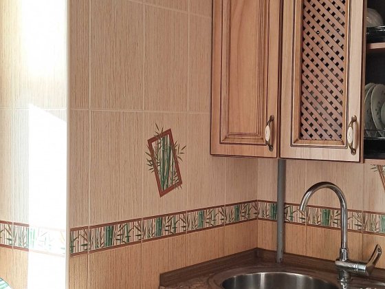 Продам 3  кімнатну квартиру в  в/м на 1 поверсі 2 поверхового будинку. Прилуки