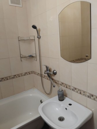 Продається простора 1 кімнатна квартира,в хорошому районі. - фото 1