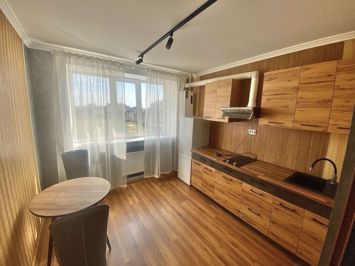 Продам 2-х кімнатну квартиру, центр міста, Сарни - фото 1