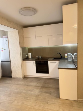 Продам хорошую квартиру в центре - фото 1