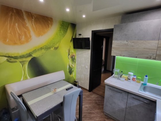 Срочно !!! Продам свою  3-х  комнатную квартиру с ремонтом в центре Павлоград