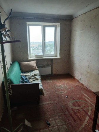 Продам 2х комн. квартиру с/п 5 эт. центр под ремонт 13 000 $ - фото 1