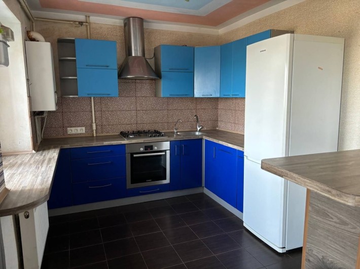 Квартира 4-х х кімнатна 74 кв.м з газовим автономним опаленням - фото 1