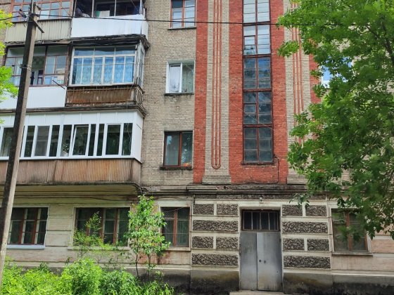 Продається 3-х кімнатна квартира 72м2, 2 поверх, під ремонт. Славута