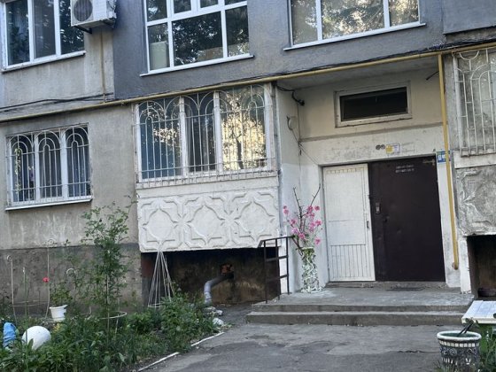 Продам двухкомнатную квартиру в центре. Павлоград