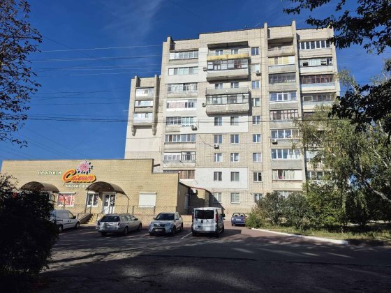 Продам 4к квартиру з гаражем Смела