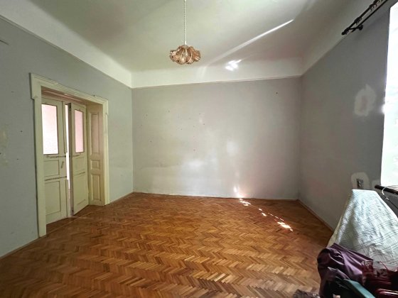 Продається  2-кімнатна квартира в центрі  міста Стрий Стрый