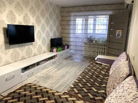 Продам 3 комнатную квартиру центр 