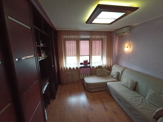 Продам 1-на. Кв. 18кв. Юності 15.