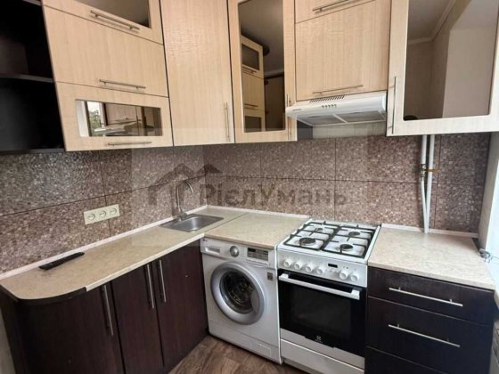 Продається затишна 2-кімнатна квартира з якісним ремонтом,пров.Садовий Умань